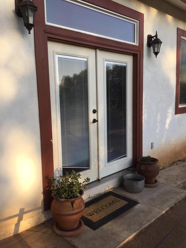 Beautiful new detached casita nestled in scenic southern CA foothills!
